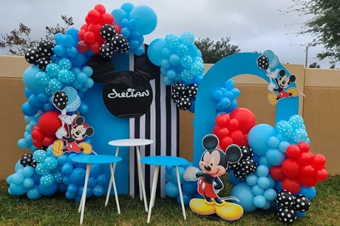 Decoration with balloons for mickey mouse birthday | Party Now Tampa